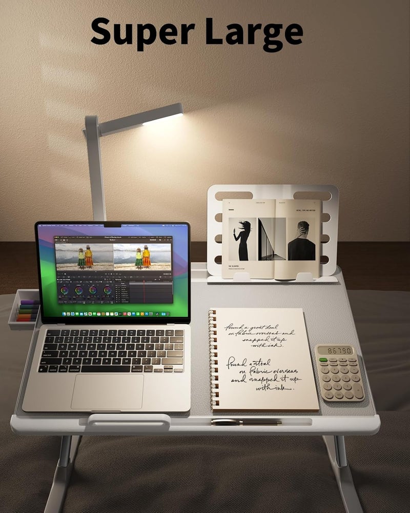 سايجي طاولة سرير للكمبيوتر المحمول مزودة بإضاءة LED، وحامل كمبيوتر محمول قابل للتعديل للسرير، وطاولة كمبيوتر محمول قابلة للطي مصنوعة من جلد البولي فينيل كلوريد مقاس كبير جدًا مع حامل للكتب، ومسند للمعصم، ومساحة إضافية للأرجل للأريكة أو الأرضية (رمادي) - Image 3