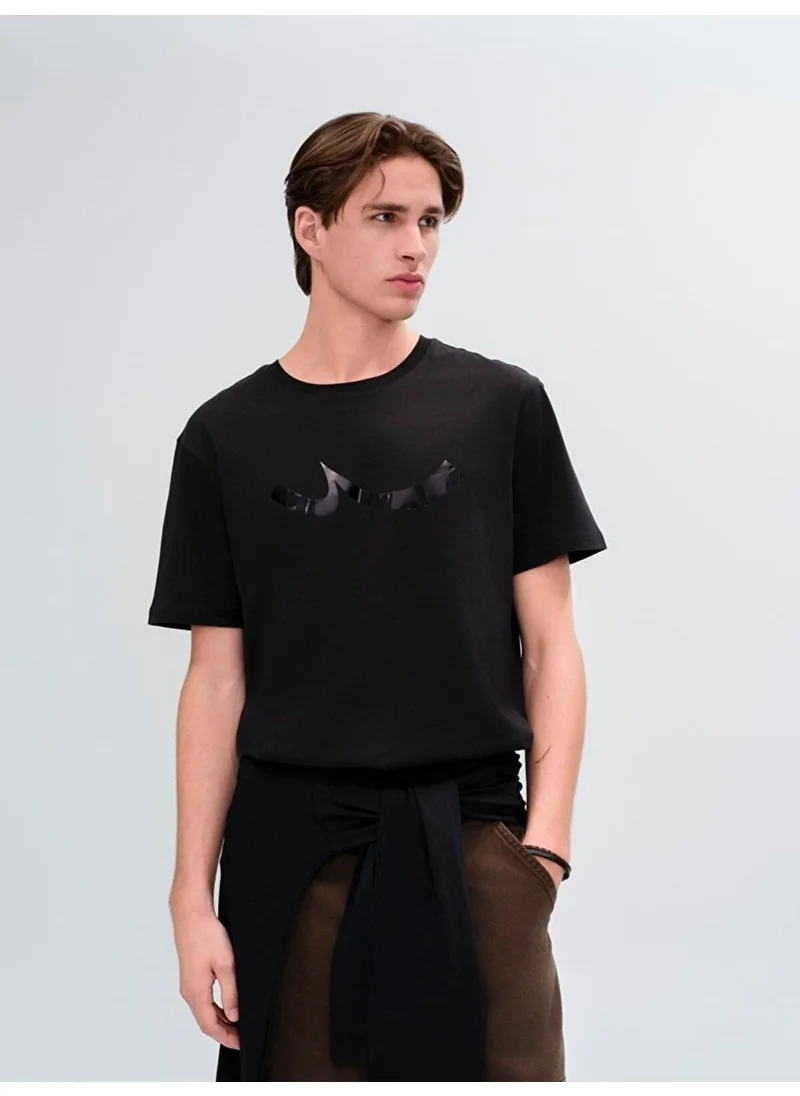ال تي بي Black T-Shirt