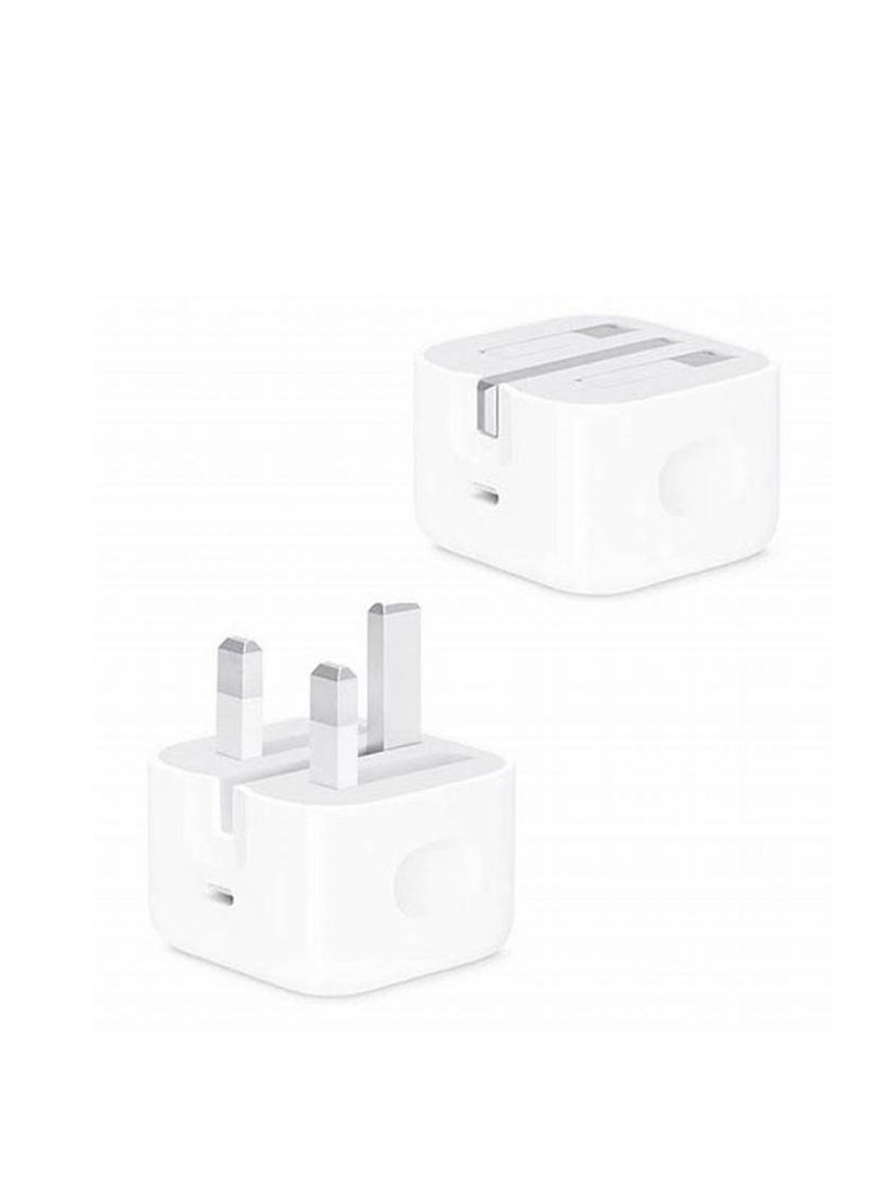 محول تيار بمنفذ USB-C وقدرة 20 وات أبيض