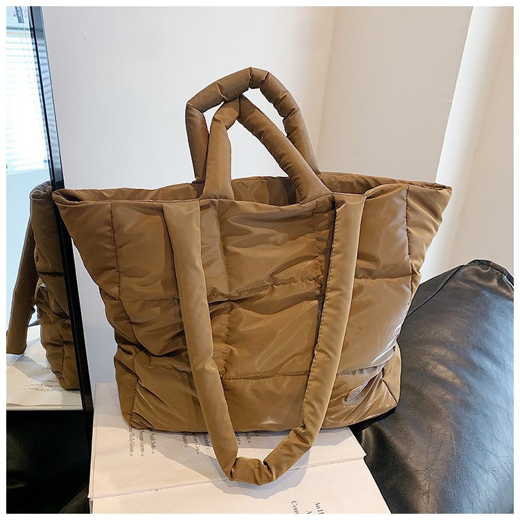 Fashion Large Capacity Plaid Cotton-Padded Suit Bag Women'S 2025 Winter New Down Shoulder Bag Contrast Color Portable Tote Bag - Image 1