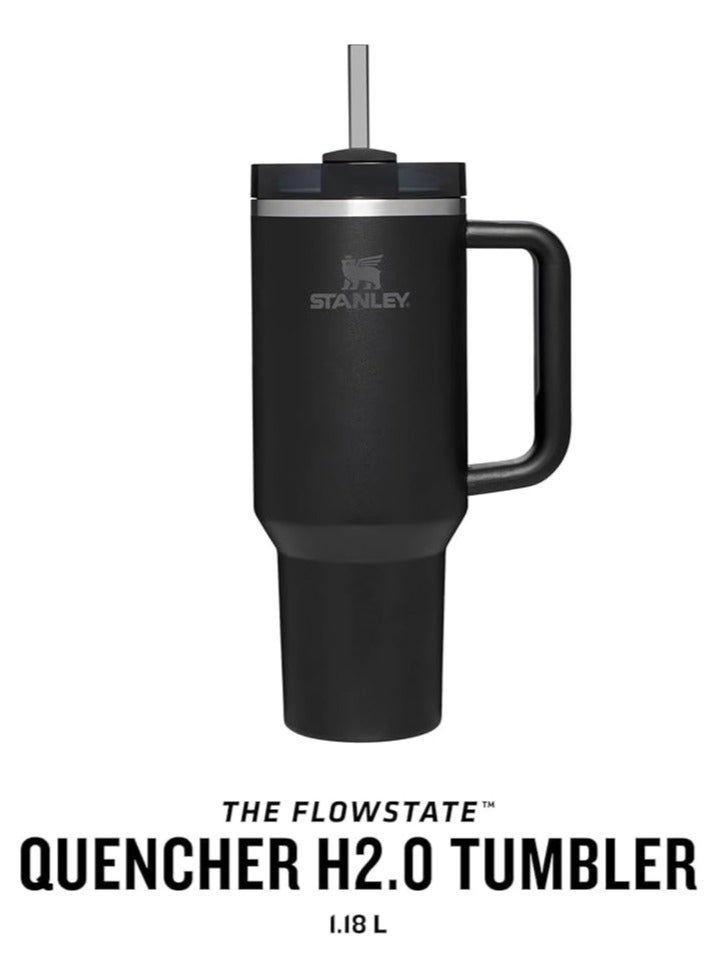 كوب Stanley Quencher H2.0 FlowState™ باللون الأسود، سعة 40 أونصة (1.18 لتر)؛ مصنوع من الفولاذ المقاوم للصدأ ومزود بتقنية العزل بتفريغ الهواء، ويشمل غطاءً وماصة، وخالٍ من مادة BPA. - Image 2