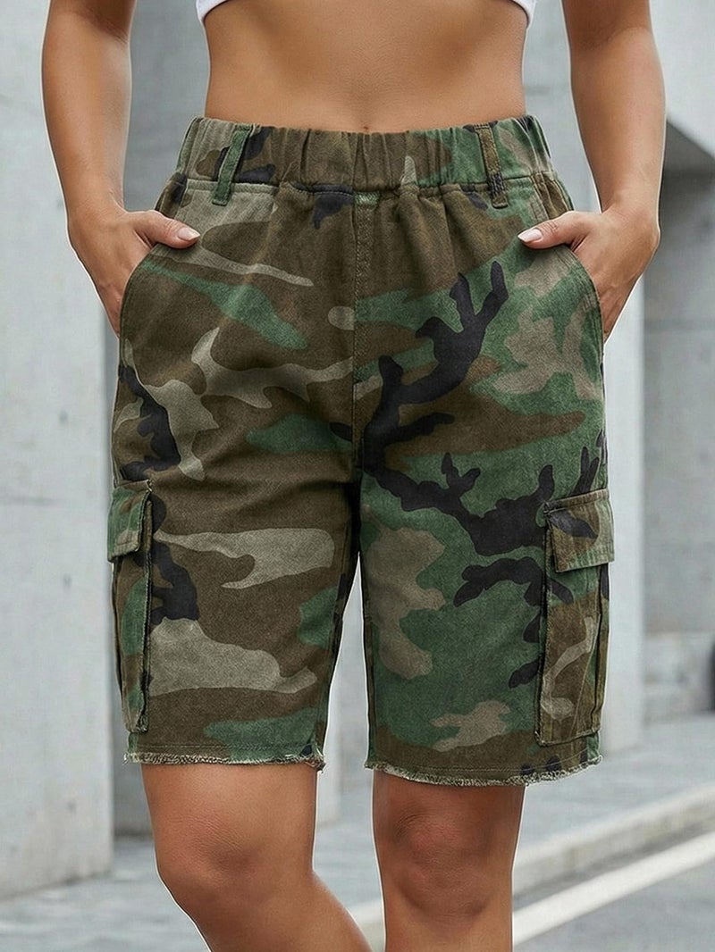 WDIRARA Women's Camo Cargo Shorts Streetwear Elastic Waist Bermuda Shorts with Flap Pockets Green Medium - Image 2