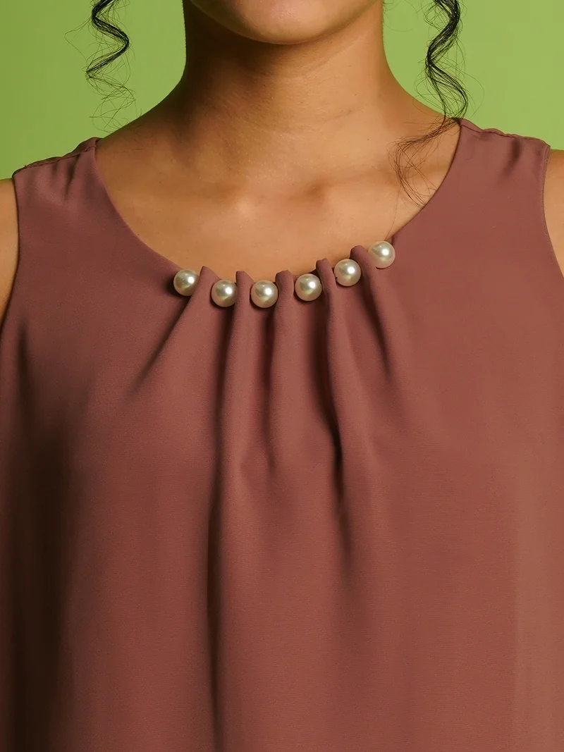 جلو باص Women Studded Solid Round Neck Sleeveless Top