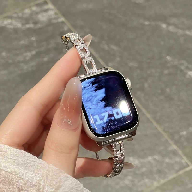 سوار ساعة أنيق من المعدن الذهبي المربع الماسي مناسب لأحجام 42 و44 و45 و49 ملم من ساعات iWatch Ultra و Series 9 و8 و7 و6 و5 و4 و3 و2 و1، سوار معصم معدني عالي الجودة - Image 3