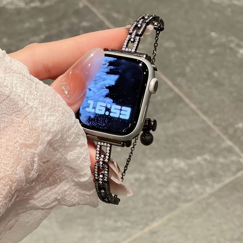 سوار ساعة أنيق من المعدن الذهبي المربع الماسي مناسب لأحجام 42 و44 و45 و49 ملم من ساعات iWatch Ultra و Series 9 و8 و7 و6 و5 و4 و3 و2 و1، سوار معصم معدني عالي الجودة - Image 4