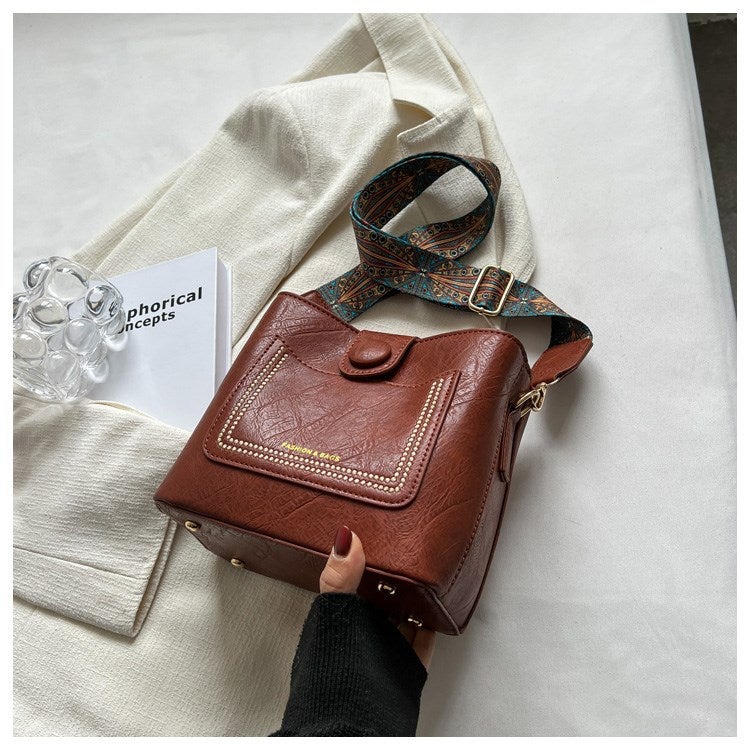 Niche Design Fashion Retro All-Match Commuter Shoulder Crossbody Bag Women'S High-End Texture Bucket Bag - Image 1