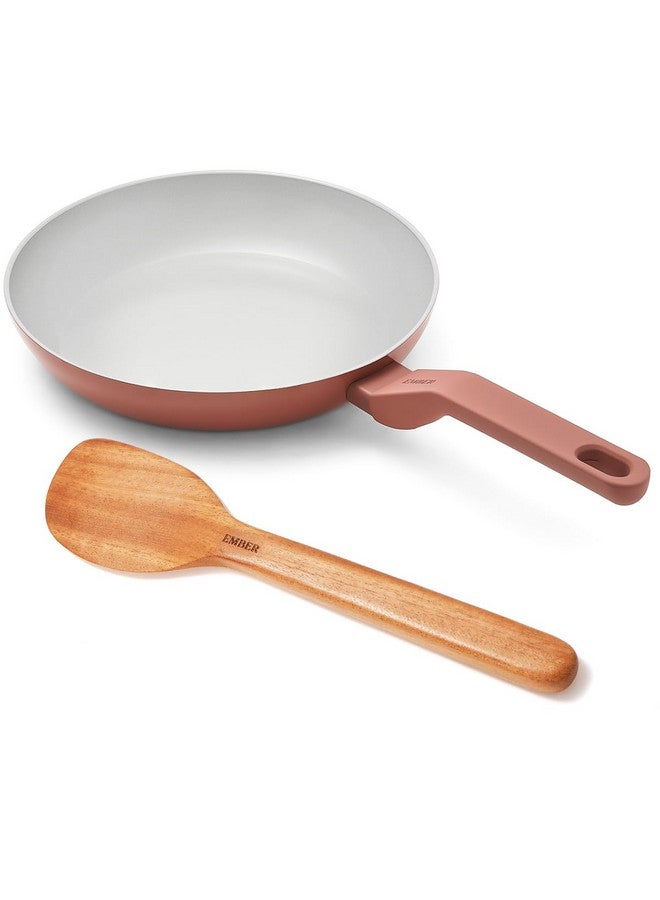 Ember Cookware مقلاة إمبر كوكوير أركيلا سيراميك غير لاصقة 24 سم | مقبض متطابق | 1x ملعقة مسطحة | آمنة للاستخدام مع الحث | مقلاة غير سامة | خالية من PFAS و PTFE | سلسلة فلورنسا | تيراكوتا، أزرق - Image 1