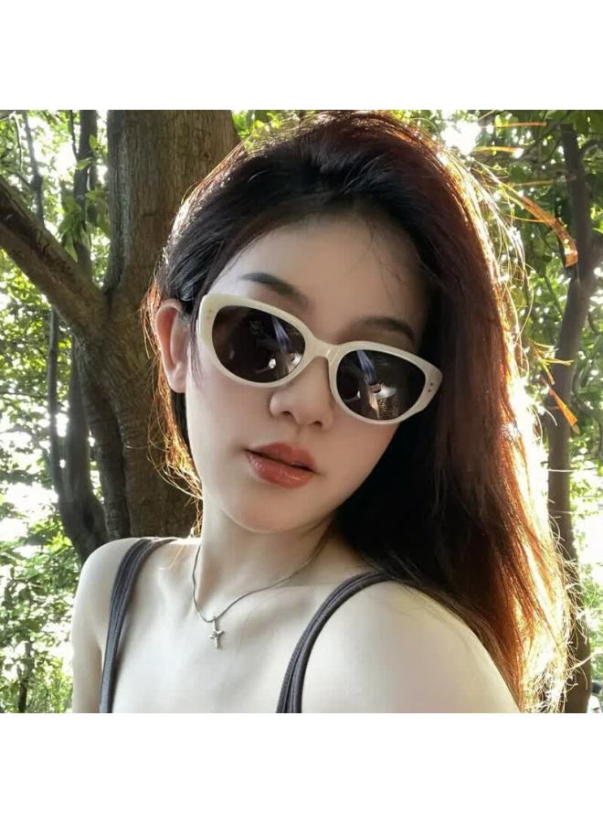 Bertha Women's Cat Eye Snow Sungl Black And White Frame Uv Protection Face Slimming Sun Gl - Image 1