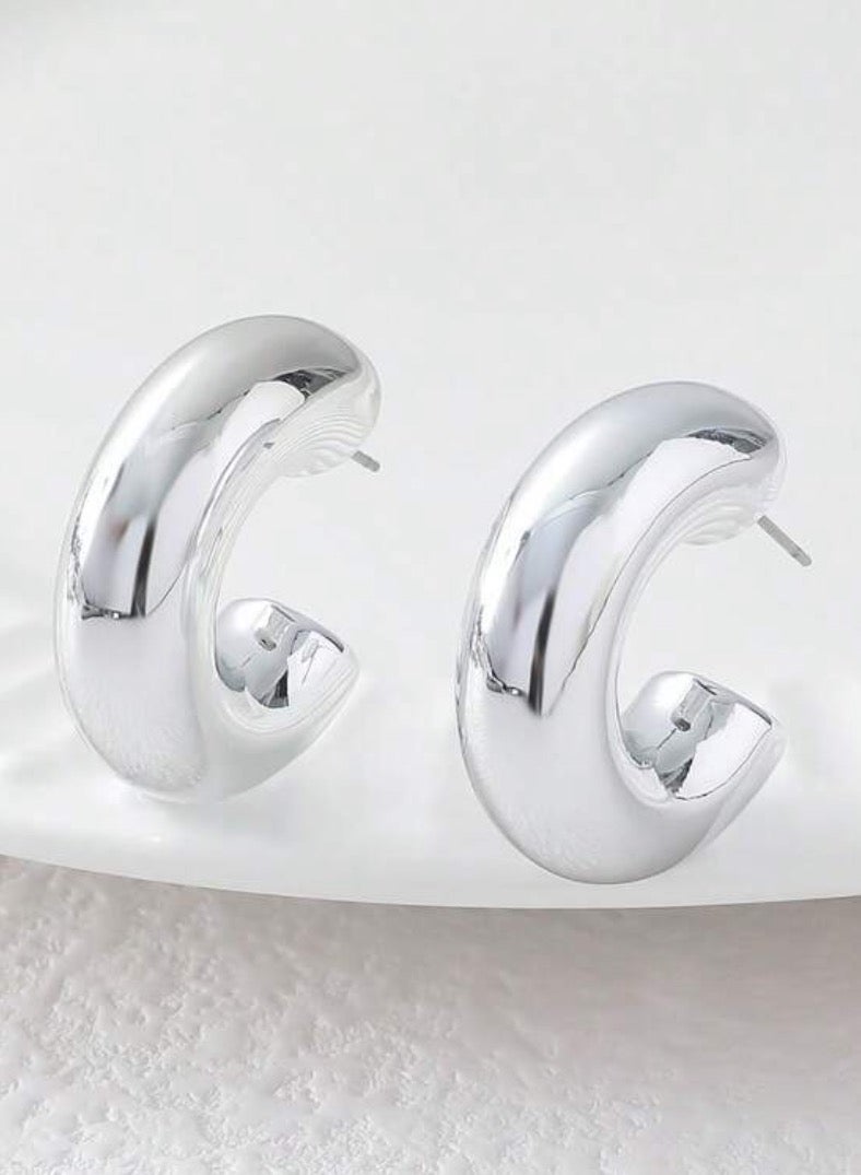 إيكوال حلق اذن نسائي دائري بتصميم عصري مطلي باللون الفضي - Image 2