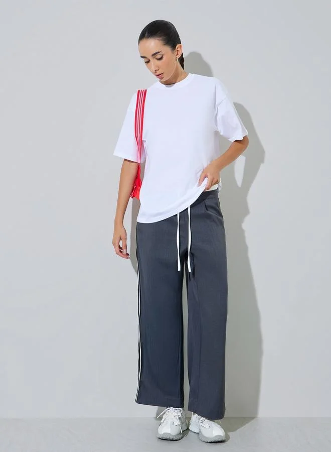 ستايلي White Oversized Round Neck T-Shirt