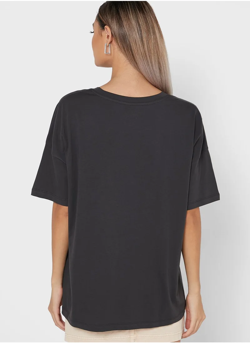 NOISY MAY Crew Neck Graphic T-Shirt
