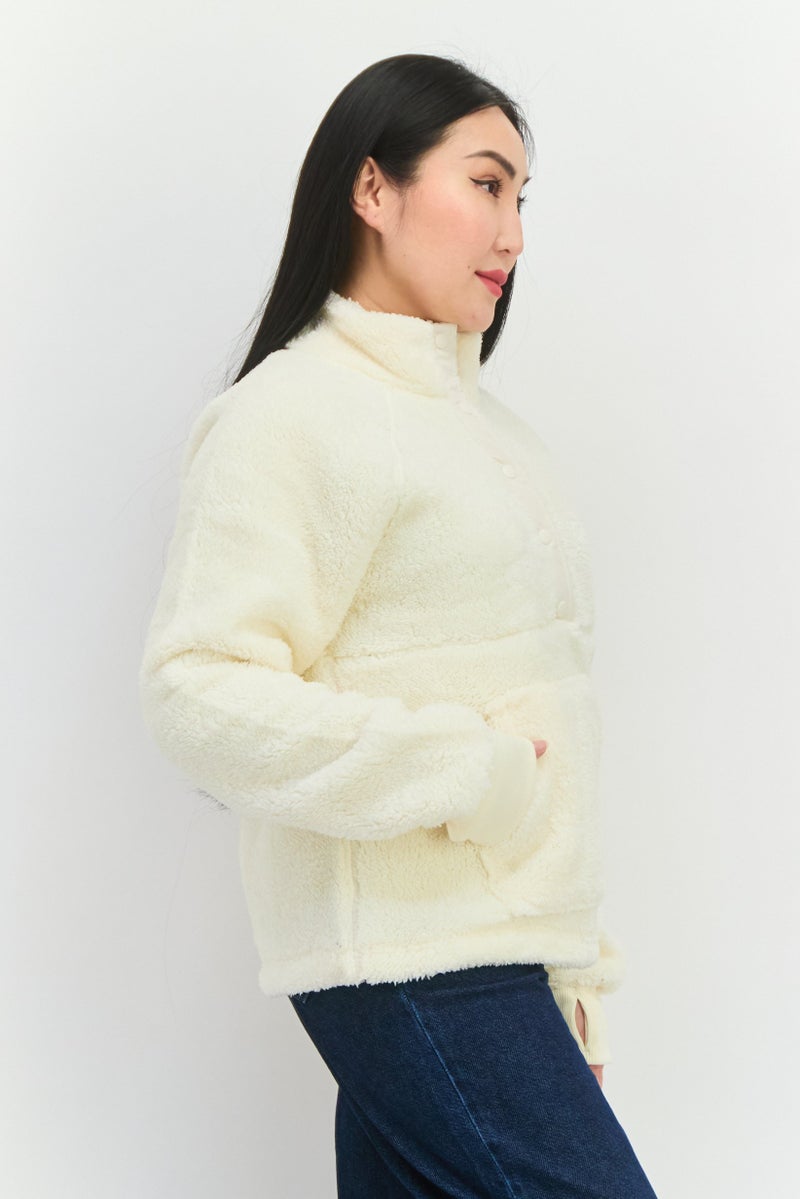 Bearpaw سويت شيرت نسائي بأكمام طويلة ورقبة عالية من الفرو الصناعي، كريمي - Image 3