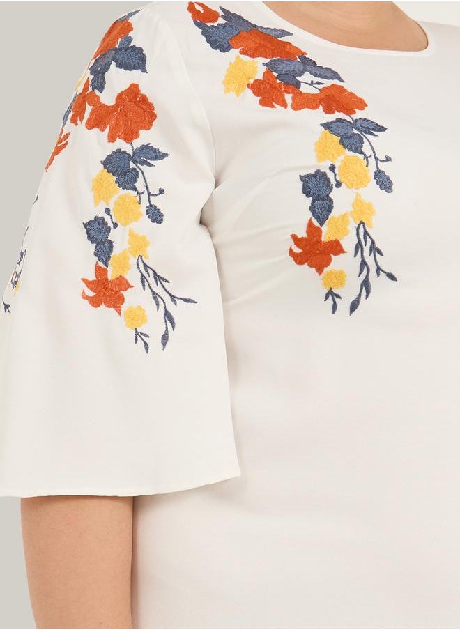 Styli Styli Plus Size Embroidered 3/4 Sleeves A-Line Midi Dress  - Image 4