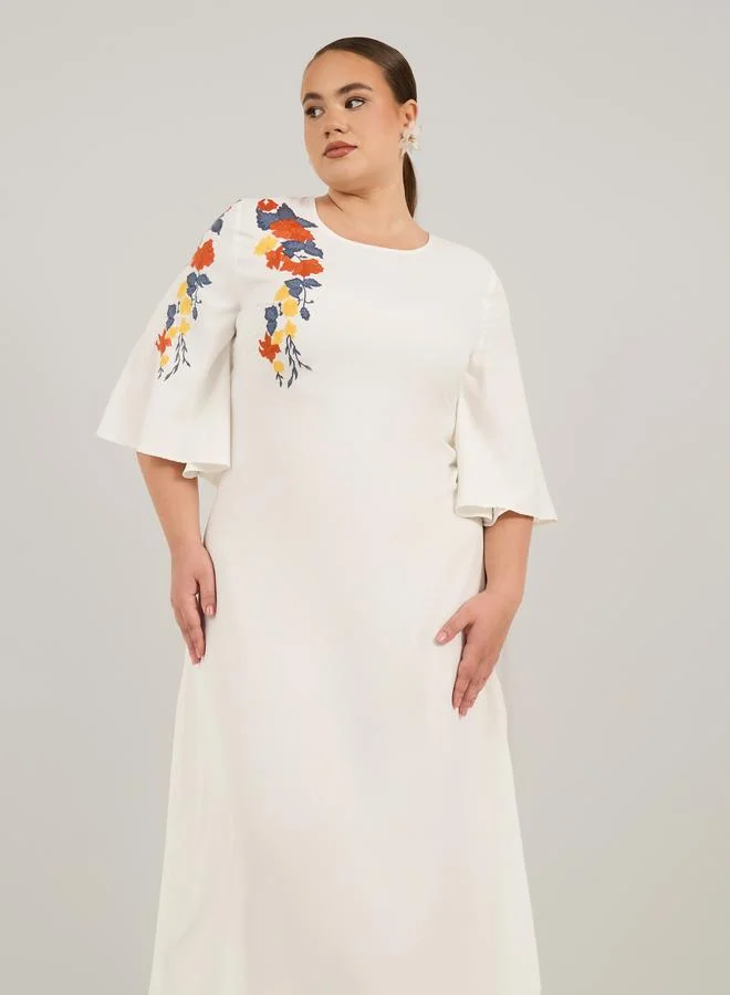 Styli Styli Plus Size Embroidered 3/4 Sleeves A-Line Midi Dress