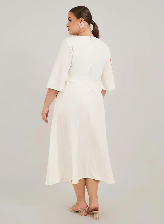 Styli Styli Plus Size Embroidered 3/4 Sleeves A-Line Midi Dress