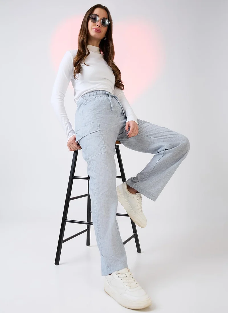 جلو باص بنطلون نسائي كارغو بخصر برباط وتصميم كاروهات