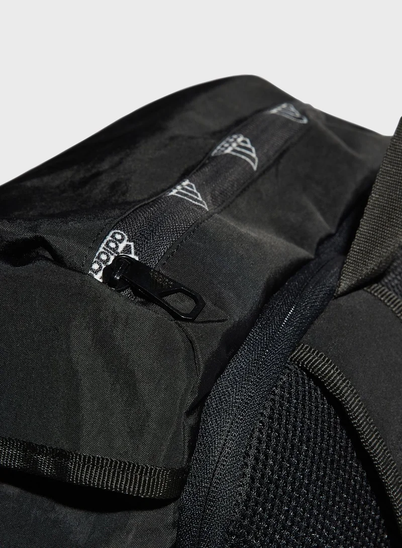 adidas شنطة ظهر بشعار الماركة