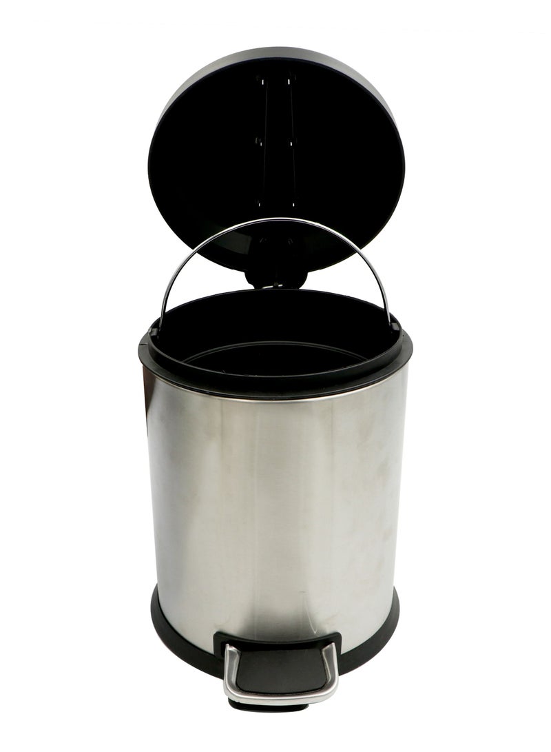 أكسنتشر صندوق قمامة من الفولاذ المقاوم للصدأ مقاوم لبصمات الأصابع بغطاء ناعم وإغلاق ، آلية دواسة قدم ناتئة متينة ، صندوق دواسة - 5LT ، فضي - Image 5