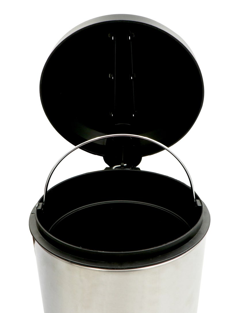 أكسنتشر صندوق قمامة من الفولاذ المقاوم للصدأ مقاوم لبصمات الأصابع بغطاء ناعم وإغلاق ، آلية دواسة قدم ناتئة متينة ، صندوق دواسة - 5LT ، فضي - Image 4