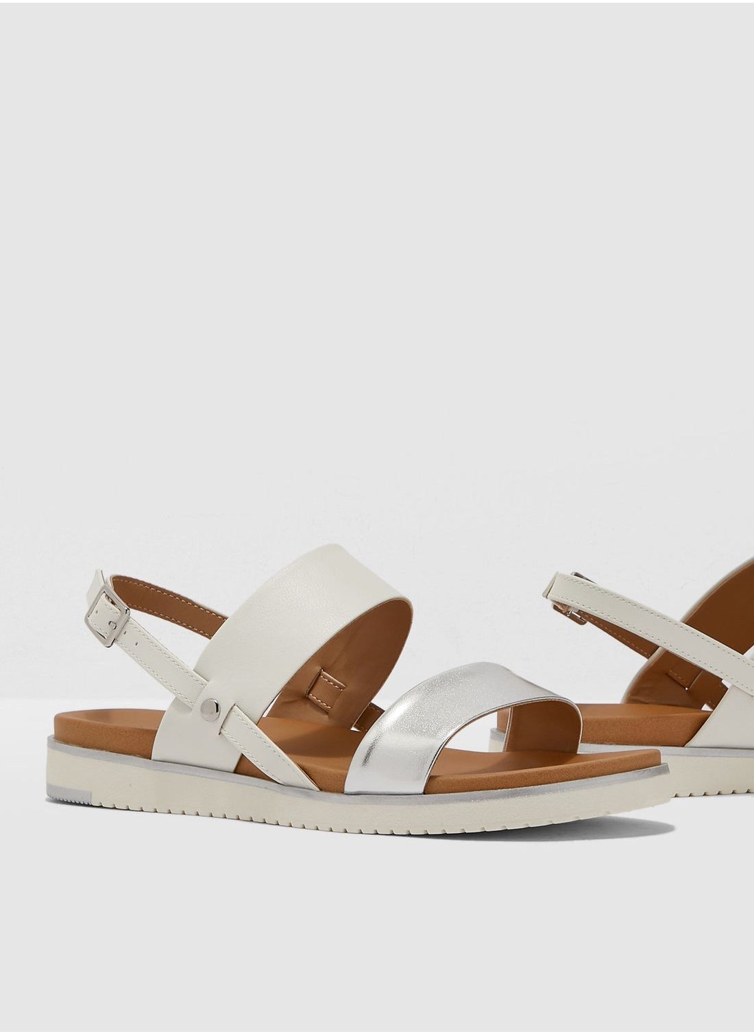 Perezia sandal deals