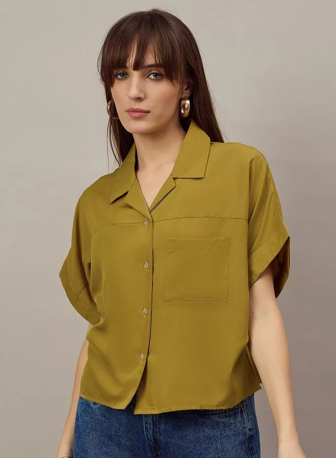 كواري قميص بقصة مربعة مع جيب رقعة