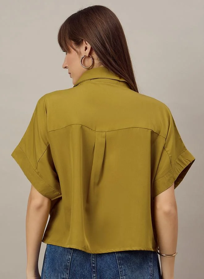 كواري قميص بقصة مربعة مع جيب رقعة