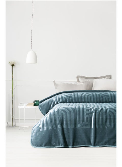 Engraved Single Blanket1 Ply Blanket Size - 180 x 240 cm Weight - 2.280 Kg 100% Polyester Embossed design