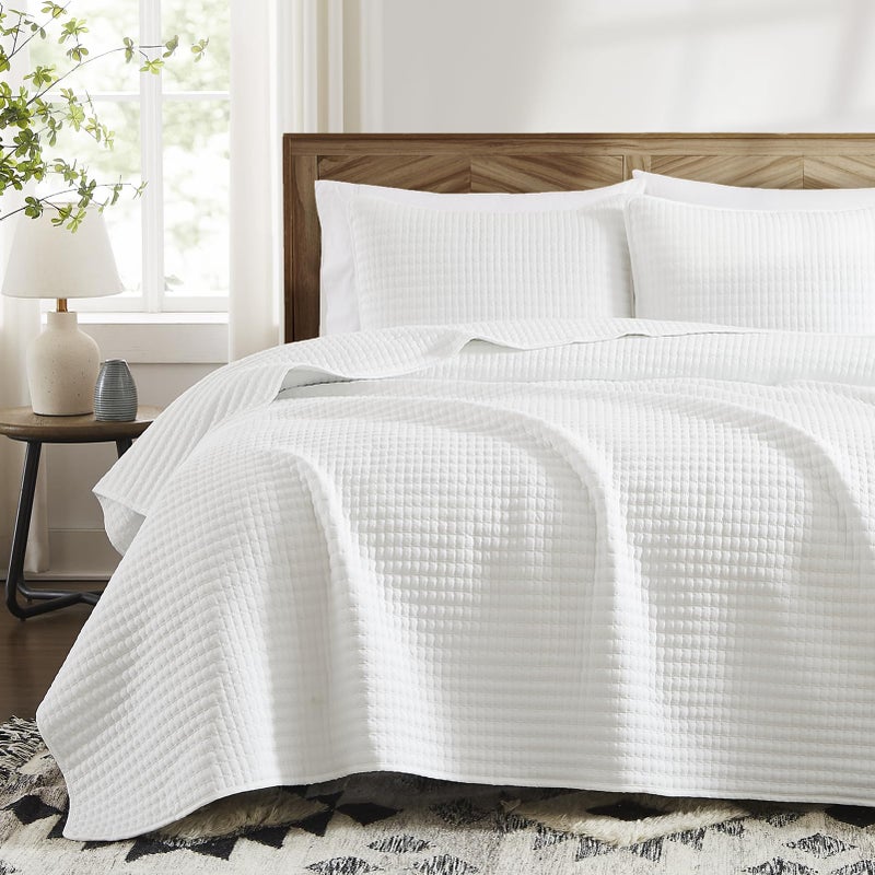 WRENSONGE White King Size Quilt Bedding Sets-3 Pieces Lightweight Bedspreads Summer Coverlet for All Season, Soft King Quilt Bedding Set with 2 Pillow Shams Suitable for Bed, Couch, Quilt Blanket - Image 1