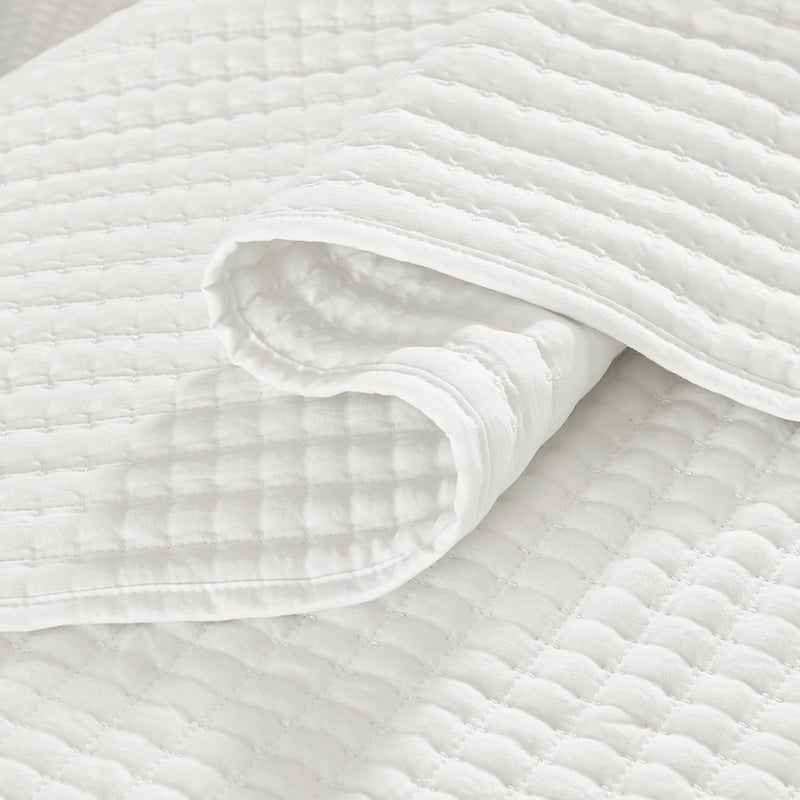 WRENSONGE White King Size Quilt Bedding Sets-3 Pieces Lightweight Bedspreads Summer Coverlet for All Season, Soft King Quilt Bedding Set with 2 Pillow Shams Suitable for Bed, Couch, Quilt Blanket - Image 4