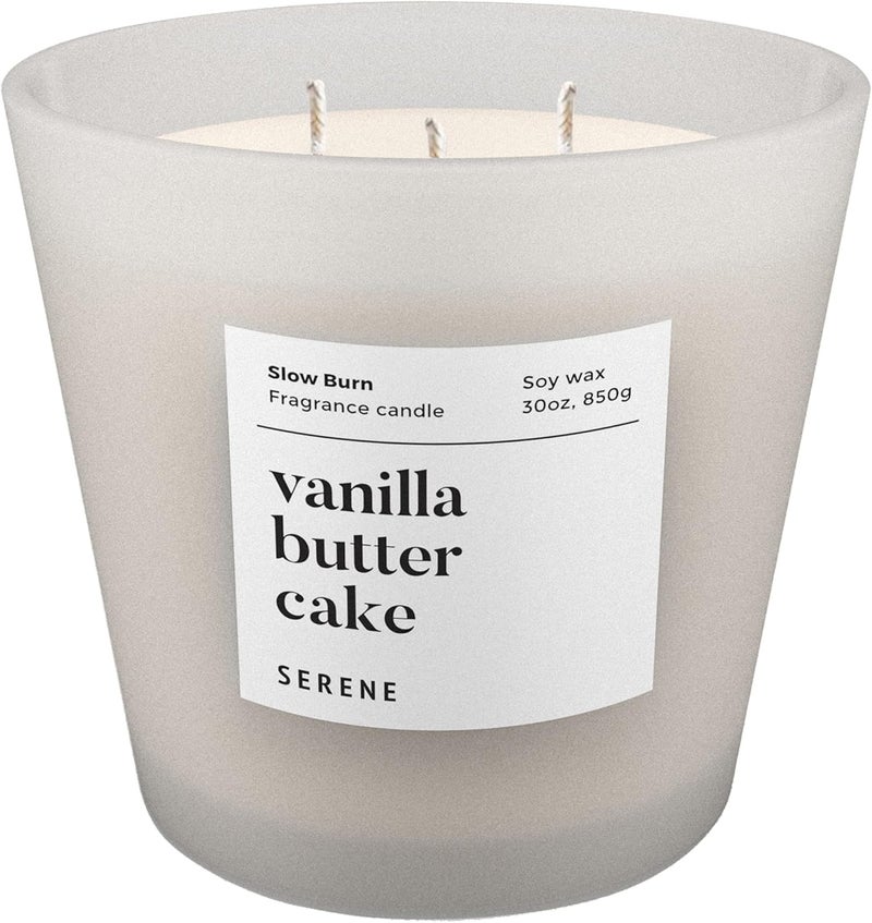 Hidden Label شمعة معطرة كبيرة من ماركة Hidden Label، عطر Vanilla Butter Cake، شمعة ضخمة 30 أونصة بثلاث فتائل، شموع الصويا الطبيعية بطيئة الاحتراق للمنزل من مجموعة Serene - Image 1