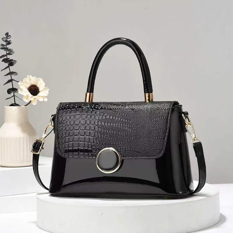 New Crocodile Pattern Large Capacity Bag Women'S Retro Fashion Handbag High-End All-Match Commuter Tote Bag - Image 5