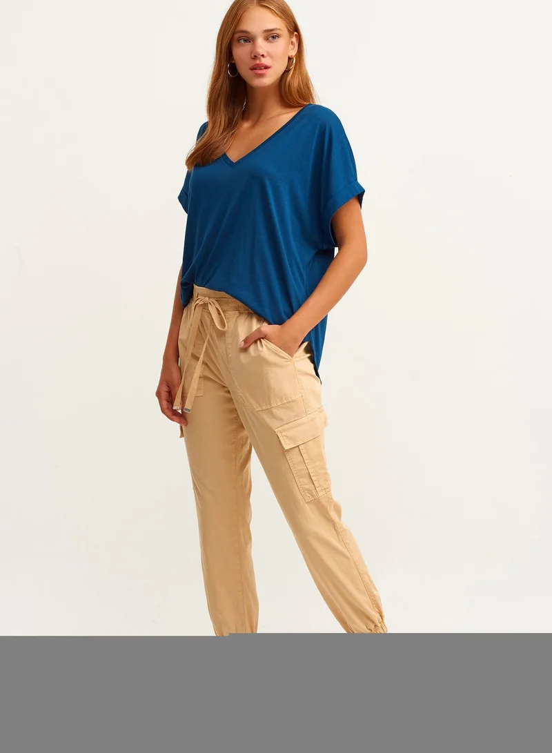 أو إكس إكس أو V-Neck T-Shirt