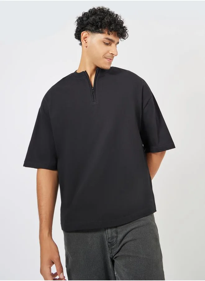 ستايلي Boxy Fit Henley T-Shirt with Zip Detail