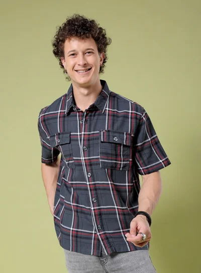 شركة المرآب الهندية Men Boxy Fit Checkered Half Sleeves Cuban Collar Double Flap Pocket Street Wear Over Shirt