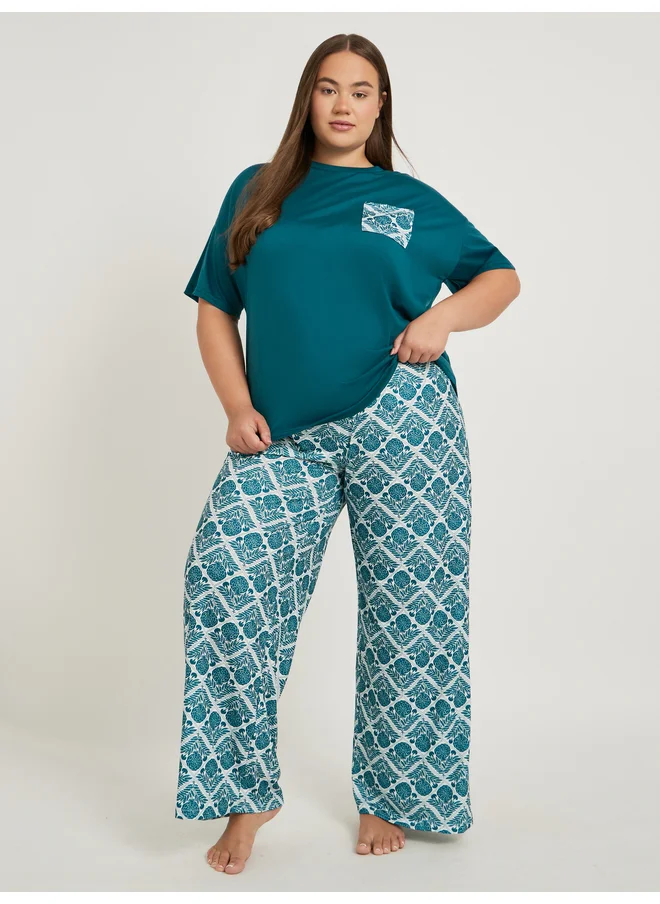 Styli Styli Unwind Plus Size Round Neck T-Shirt and Pyjama Set