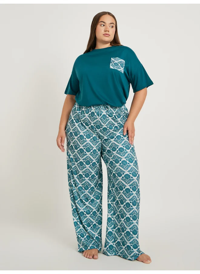 Styli Styli Unwind Plus Size Round Neck T-Shirt and Pyjama Set
