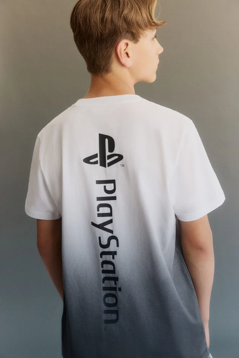 اتش اند ام تي-شيرت قطني بطبعة