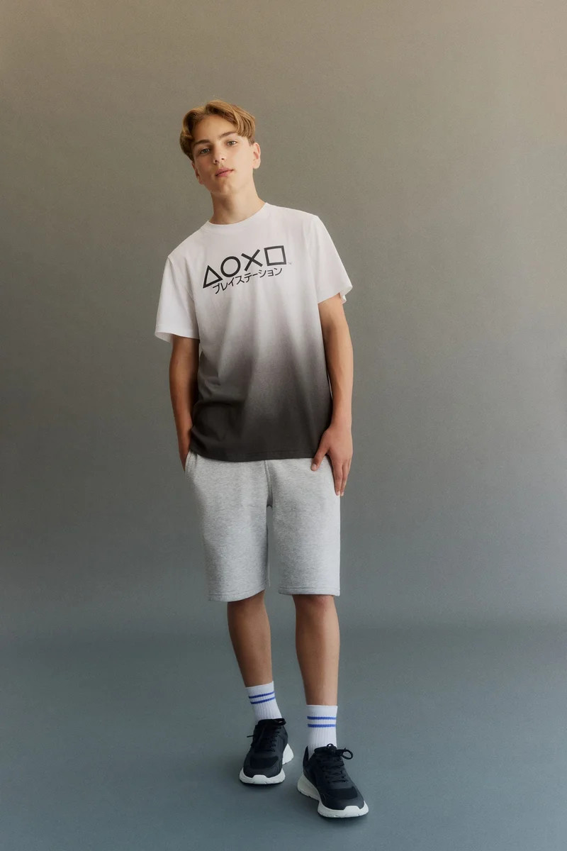 اتش اند ام تي-شيرت قطني بطبعة