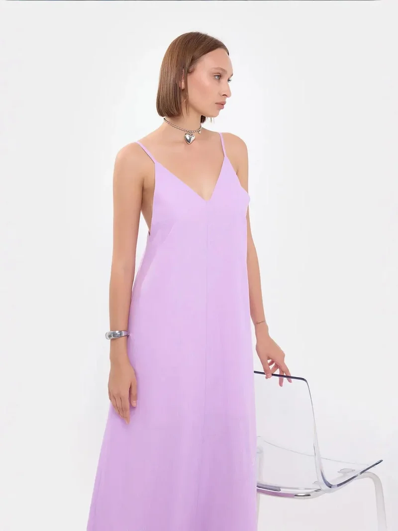 زوبعة فستان ماكسي بدون أكمام بفتحة رقبة على شكل حرف  وتفاصيل زهور