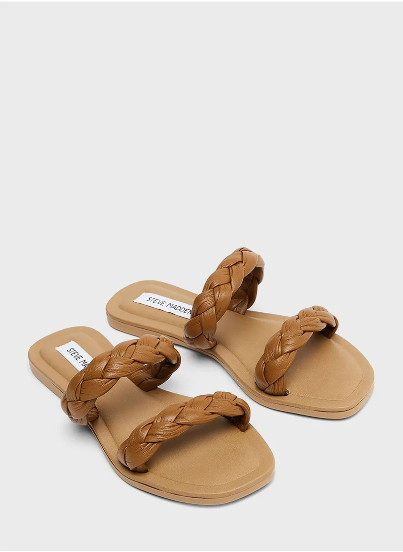 ستيف مادن Alonna Flat Sandals