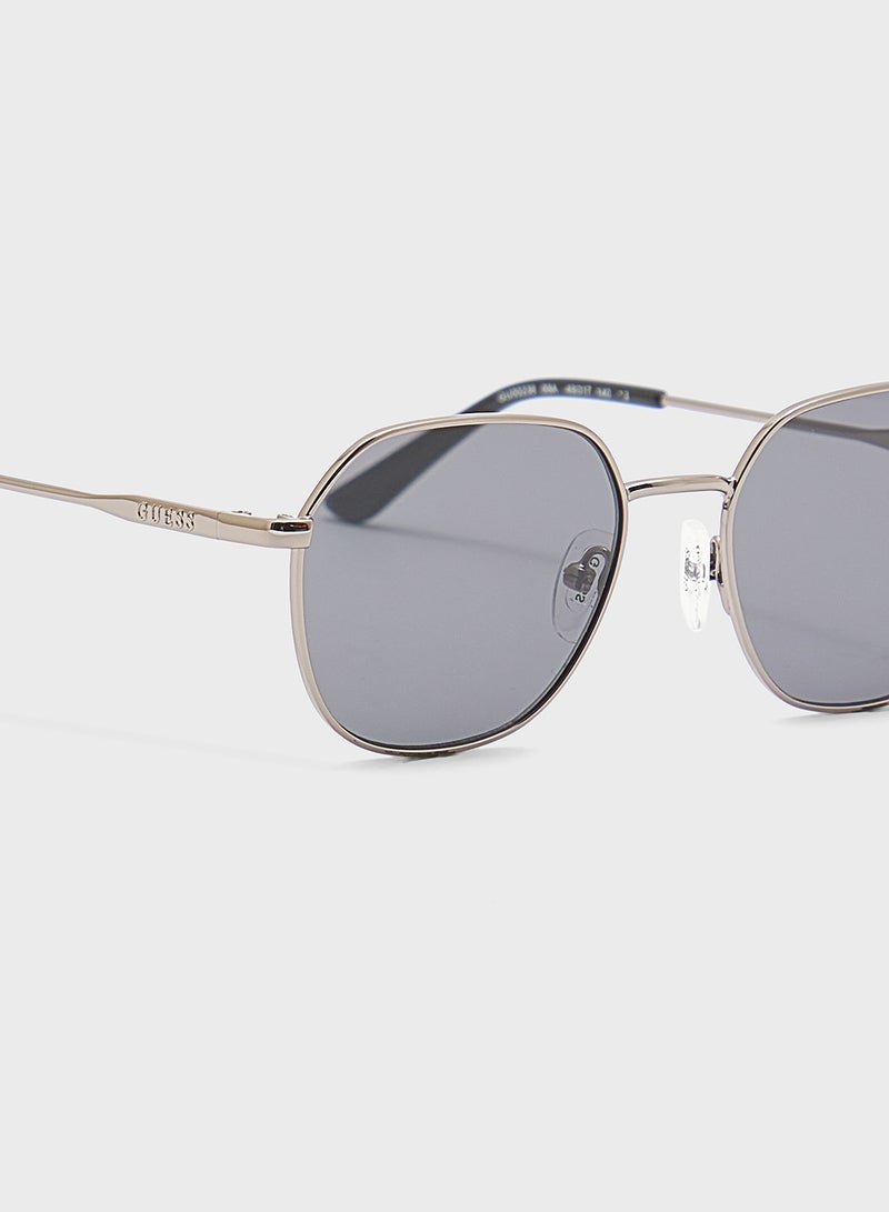 GUESS Gu0023808A49 Aviator Sunglasses  - Image 3