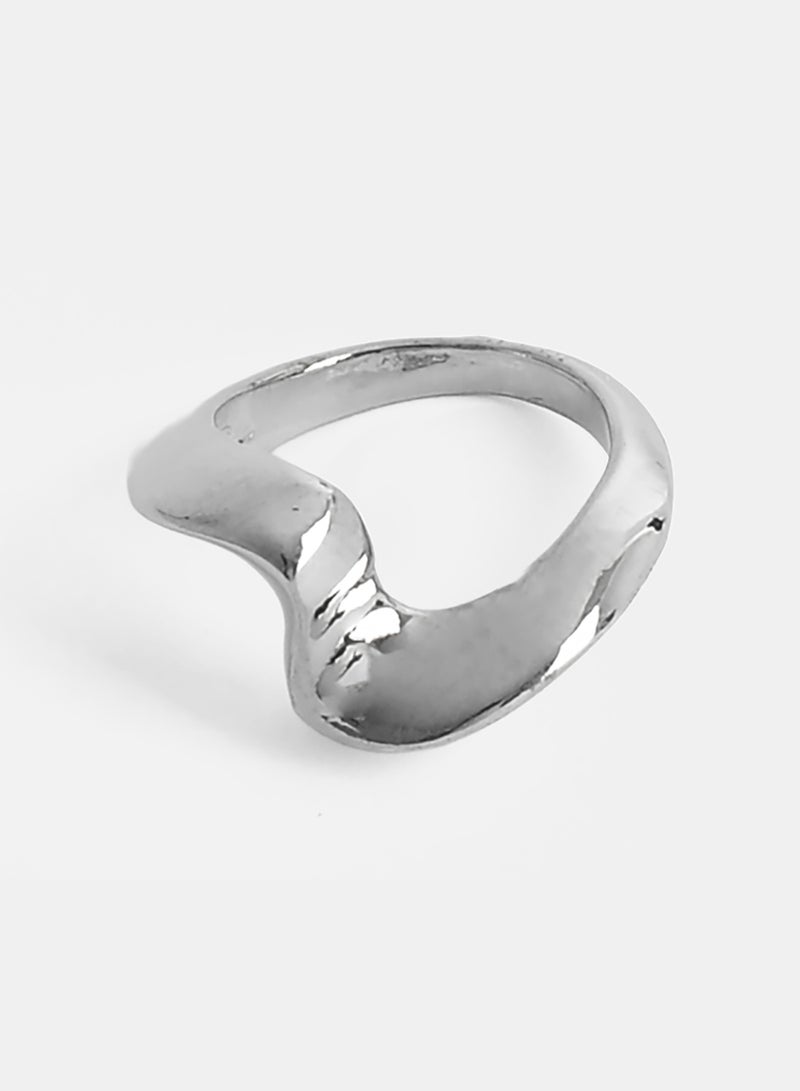 Akher el Ankoud Classic Ring With A Simple Wave Design - Image 1