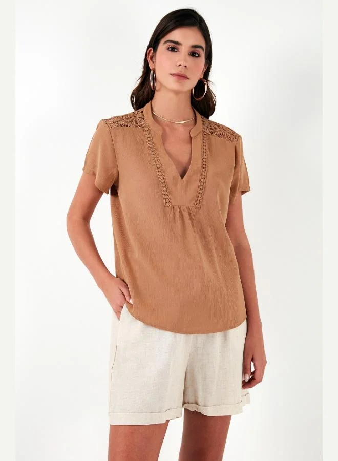 Lela Lela Guipure Detailed 100% Cotton Regular Fit V-Neck Blouse Women's BLOUSE 611BZ0286