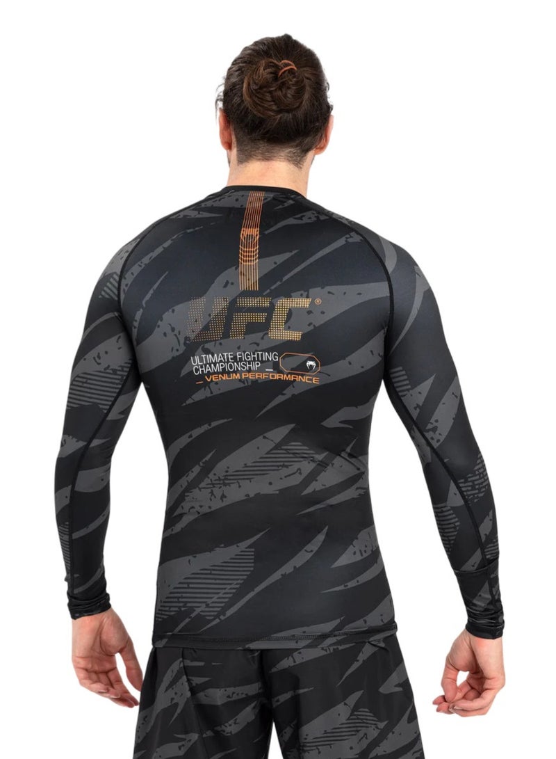 VENUM UFC ADRENALINE BY VENUM FIGHT WEEK MENS PERFORMANCE LONG-SLEEVE RASHGUARD URBAN CAMO - Image 3