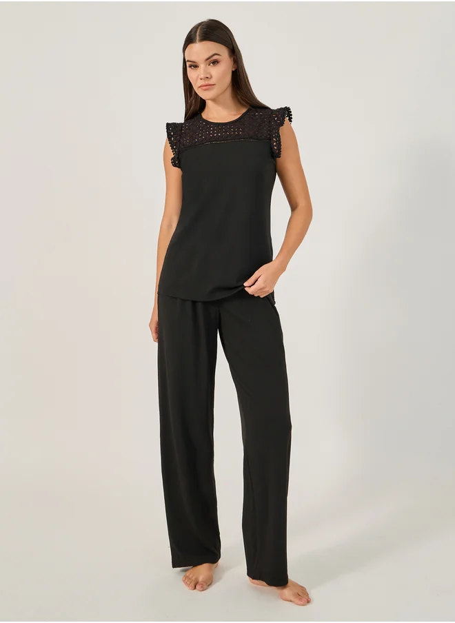 ستايلي Schiffli Yoke Pompom Trim Detail Top and Pyjama Pants Set