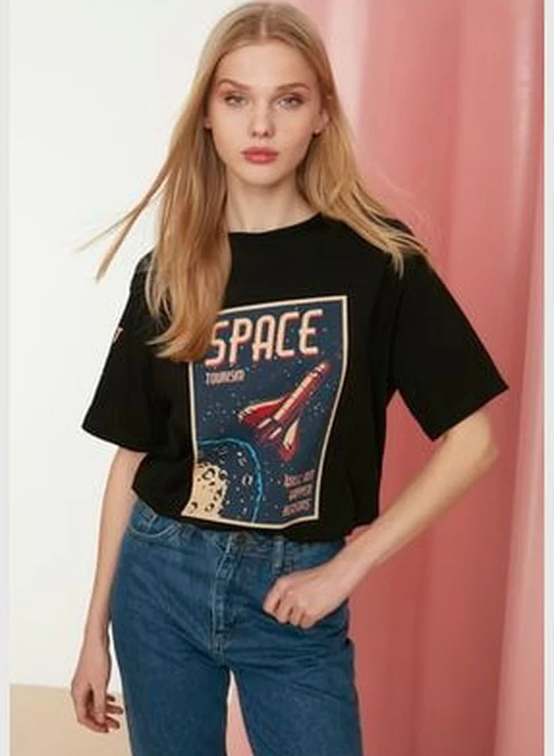 trendyol Black 100% Cotton Space Printed Boyfriend Fits Crew Neck Knitted T-Shirt TWOSS21TS3663