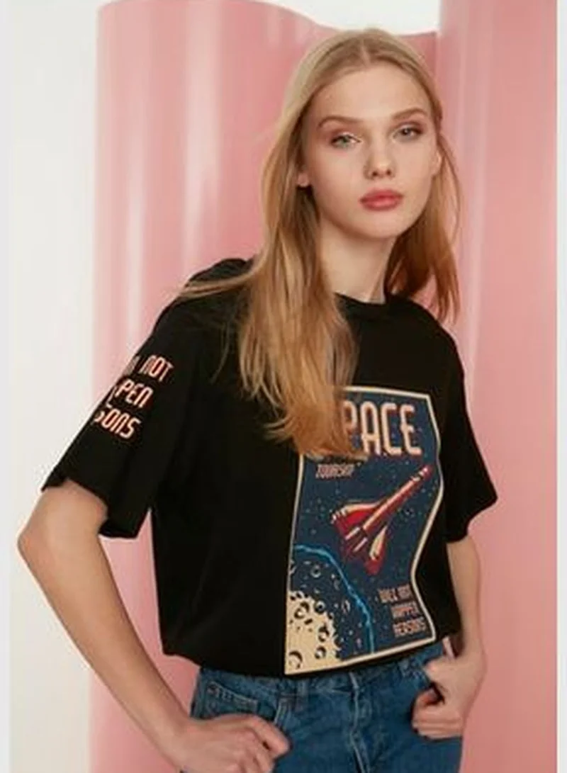 trendyol Black 100% Cotton Space Printed Boyfriend Fits Crew Neck Knitted T-Shirt TWOSS21TS3663