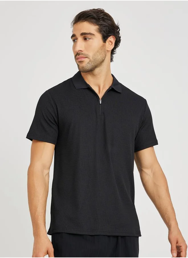 ستايلي Styli Men Black Textured Zip Front Relaxed Fit Polo T-Shirt
