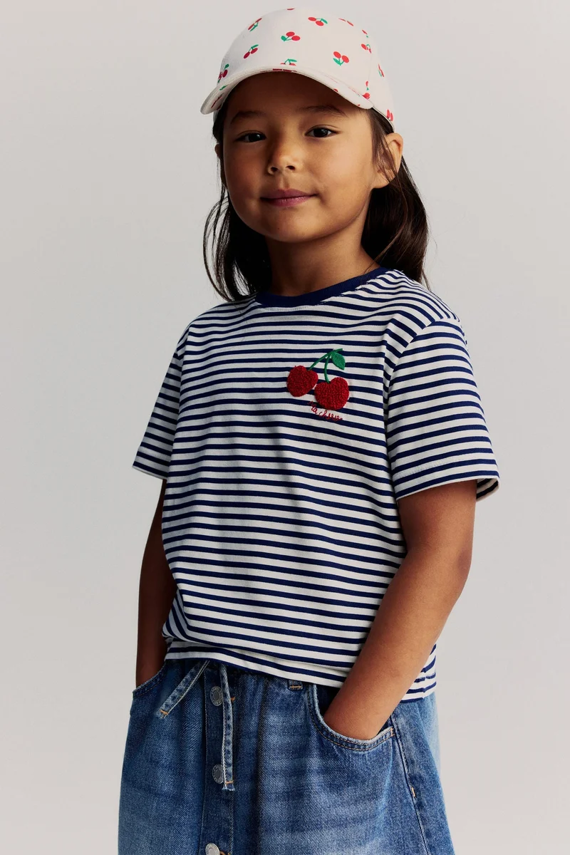 اتش اند ام تي-شيرت بتفاصيل مزخرفة