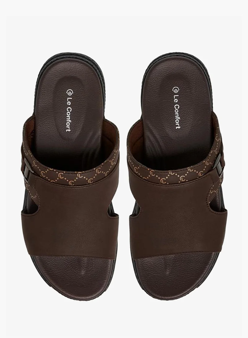 لو كونفورت صنادل سهلة الارتداء بألواح